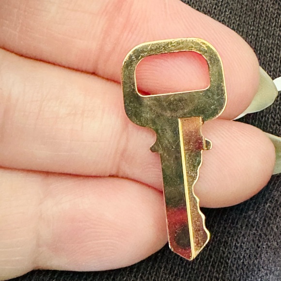 # 667 LV key only - Picture 2 of 2